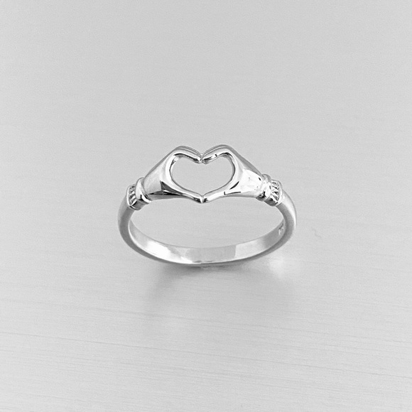 Sterling Silver Minimalist Heart Hand Ring, Claddagh Rings, I Love You Jewelry - Picture 3 of 8